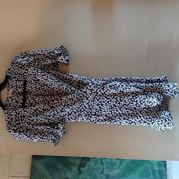 Short sleeved wrap around dress ties in the back. - Picture 1 of 5